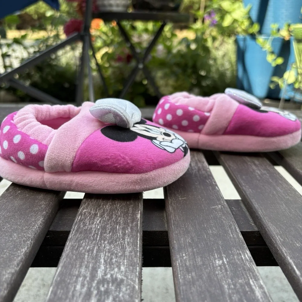 Disney Kids 5-6 Pink Minnie Mouse Slippers Polka Dot Bow Plush House Shoes Cozy